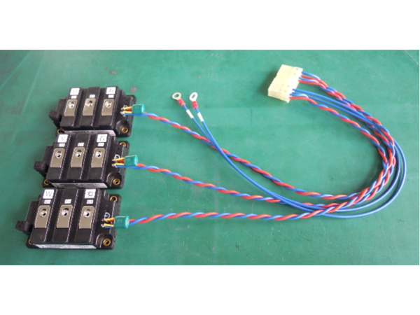 MICコネクタ搭載絶縁丸形端子付 電子部品ハーネス | 産業用ハーネス加工＆ユニット組立ソリューション